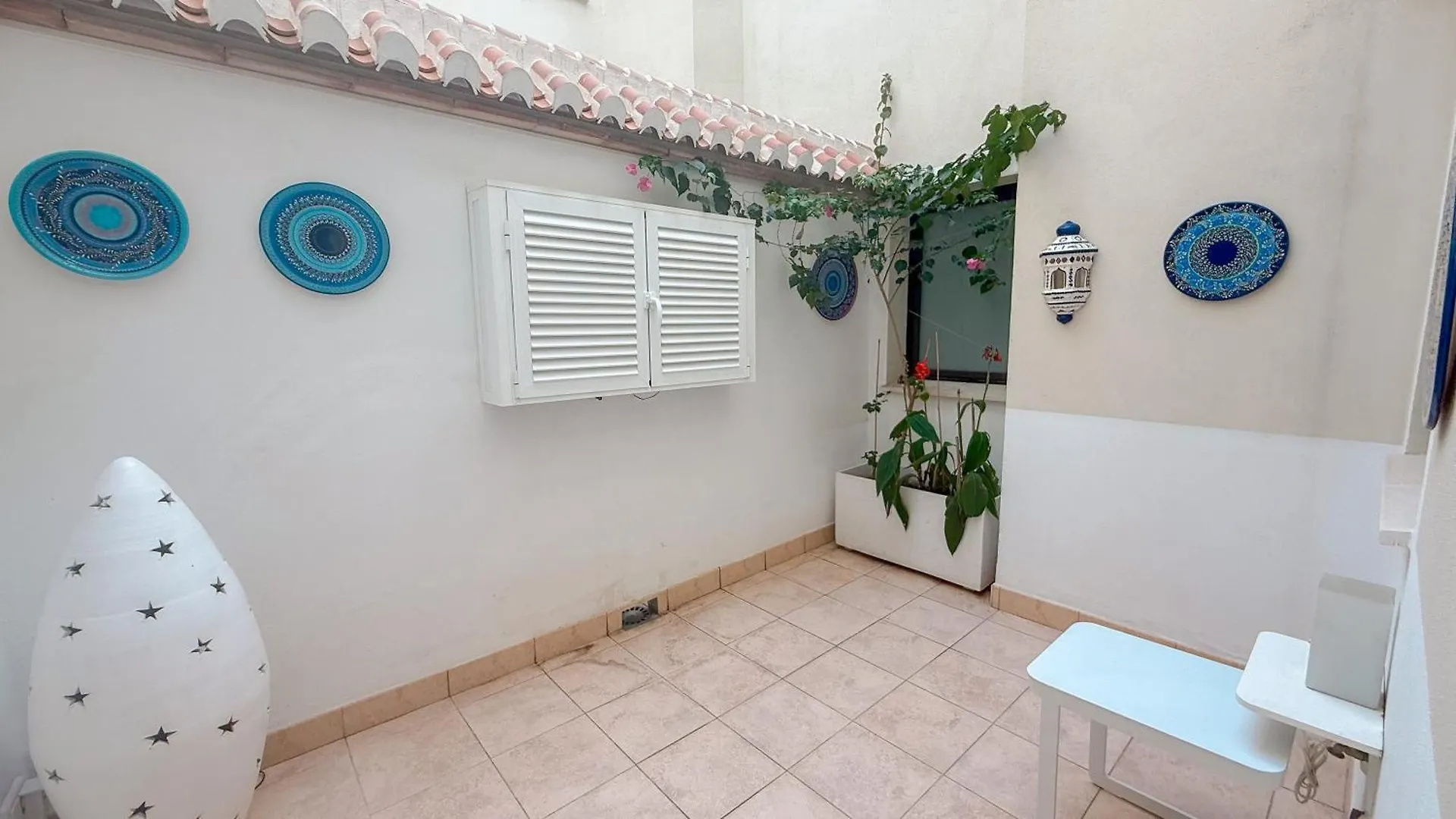 Jeanna B Daire Nerja 0*,